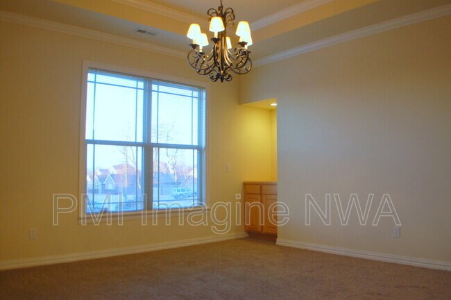 Building Photo - 4747 Mayflower Ct