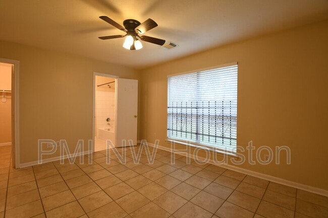 Building Photo - 8611 Texas Acorn Ave