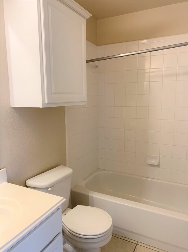 Building Photo - Two story home on large lot in the Ridge a...
