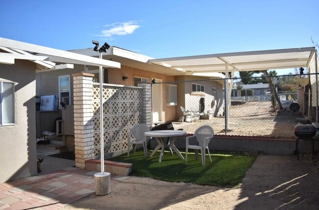 Building Photo - 56202 Taos Trl