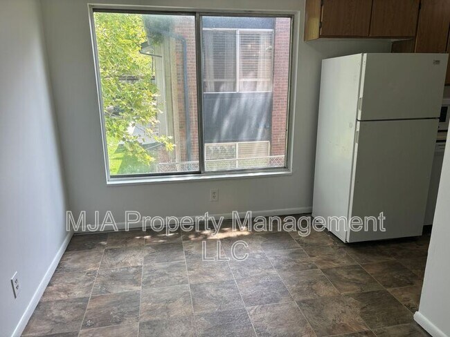 Building Photo - 4642 S Arlington Park Dr