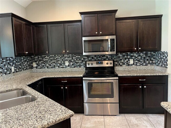 Building Photo - 4850 Poolside Dr