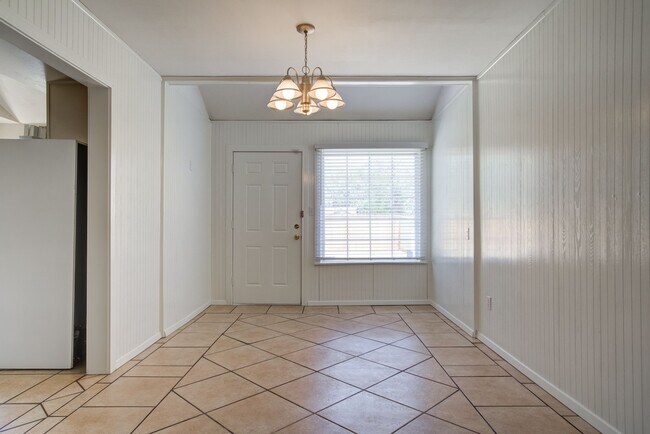 Building Photo - 2216 32nd St