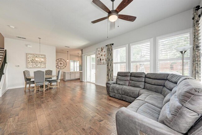 Building Photo - 10201 Cienega Cove