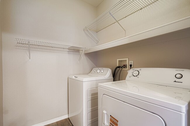 Building Photo - Move in Ready- Ground floor condo-Swimming Pool- Hot Tub and Fitness Center! Move in Special- $50...