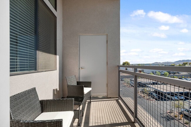 Building Photo - 711 W Broadway Rd