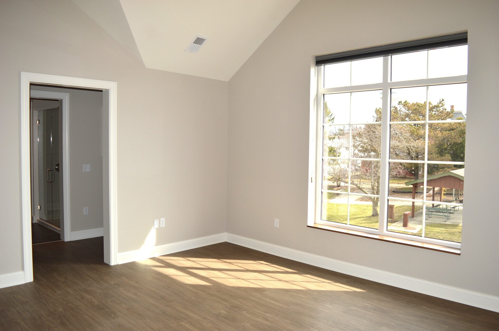 Building Photo - 100 S Washington St