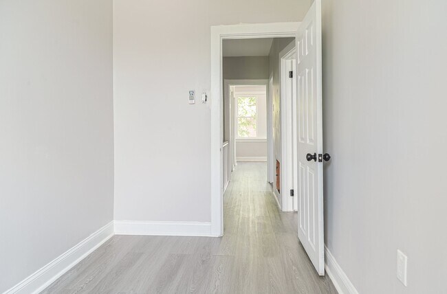 Building Photo - 1542 S 57th St