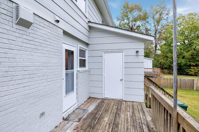 Building Photo - 228 Waldo St