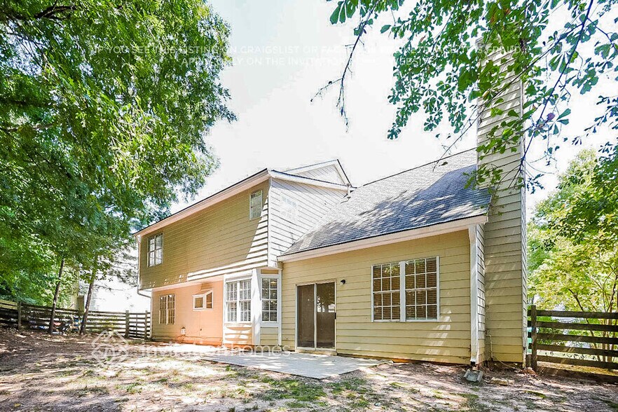 Building Photo - 2640 Woodside Dr