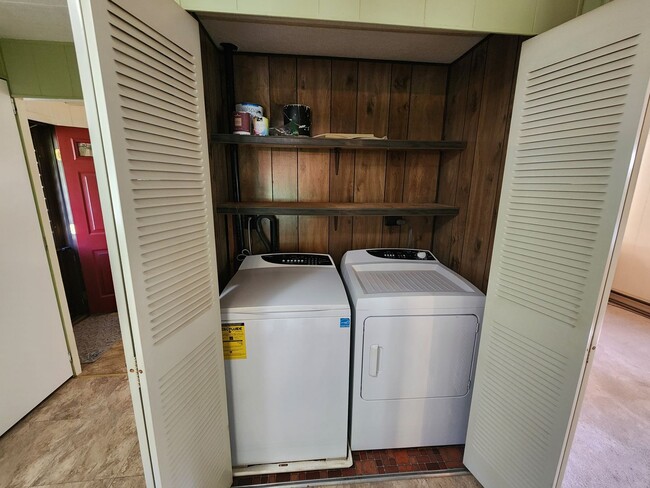 Building Photo - Partially Furnished Single Family Home!