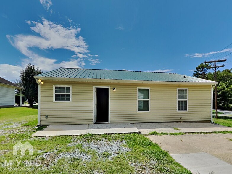 Building Photo - 516 Turner St