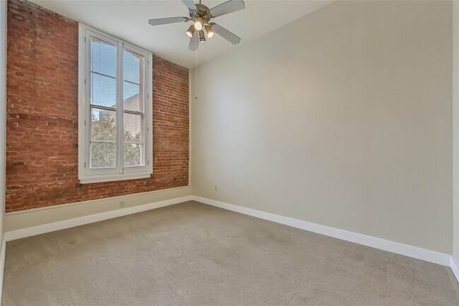 Building Photo - 2309 Harborside Dr