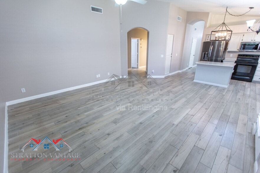 Building Photo - 9825 W Runion Dr