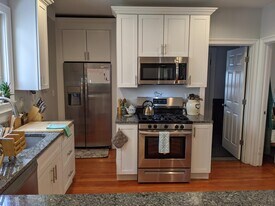 Building Photo - 113 3rd St