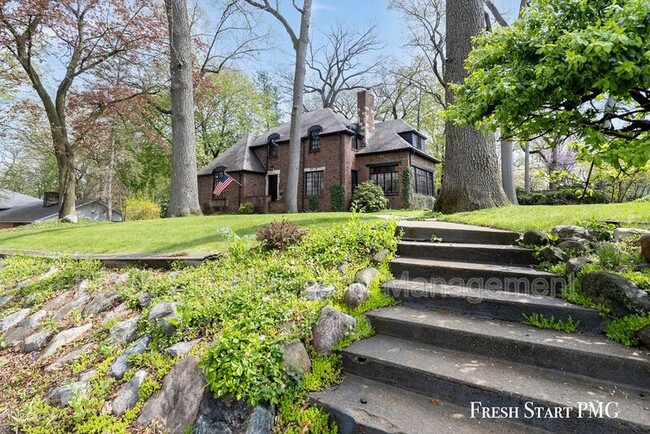 Primary Photo - 28 Woodmer Ln