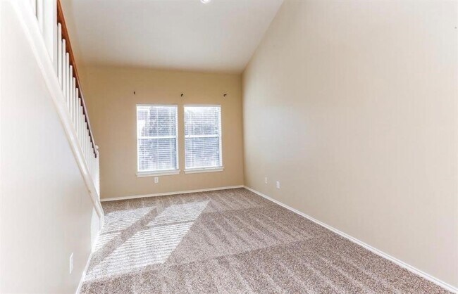 Building Photo - 730 Redwing Pl Dr