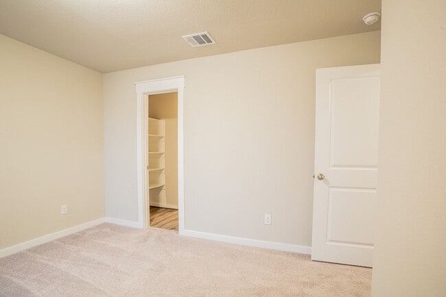 Building Photo - Lock-&-Leave Living in Pflugerville! 3BR T...