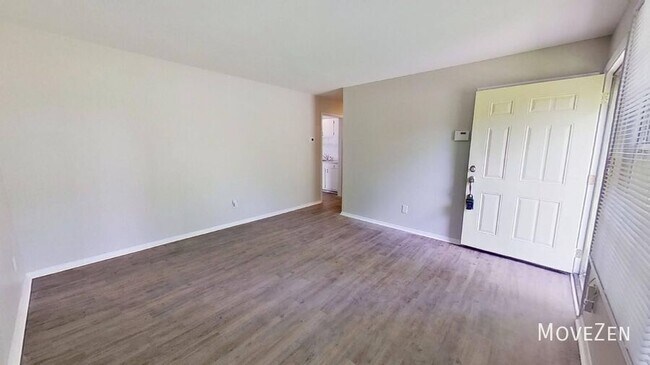 Building Photo - 4201 Carlyle Dr