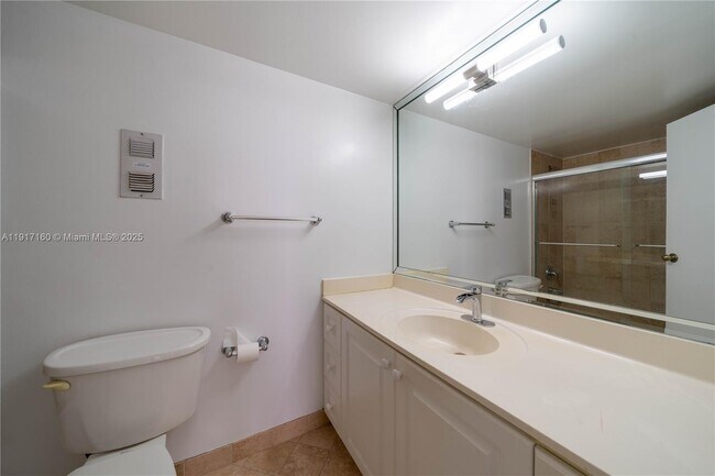 Building Photo - 2500 NE 135th St