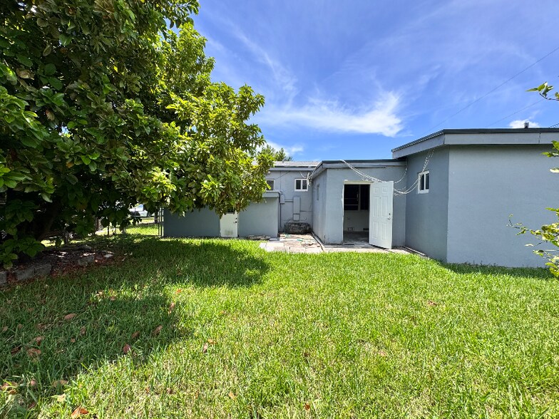 Building Photo - 7625 SW 21st Terrace