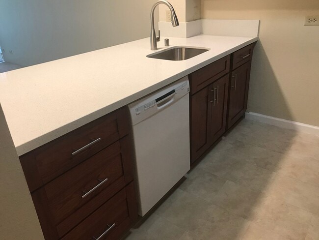 Building Photo - Pearl II - Ground Floor Unit, with large lanai, covered/secured parking, washer/dryer in unit, te...