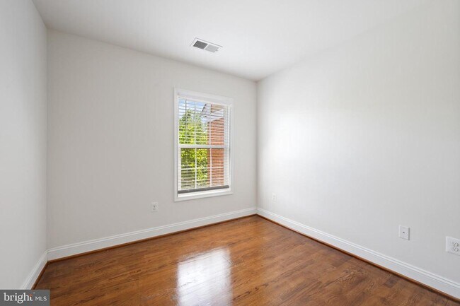 Building Photo - 8342 Broderick Cir