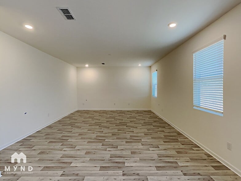 Building Photo - 354 Rayland St