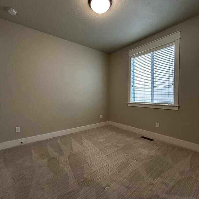 Building Photo - 3440 E Girdner Dr