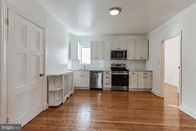 Building Photo - 1022 N 5th St