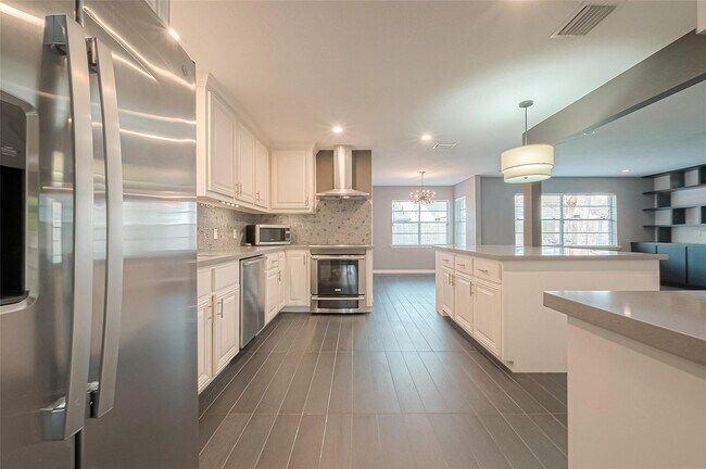 Building Photo - 11406 High Star Dr
