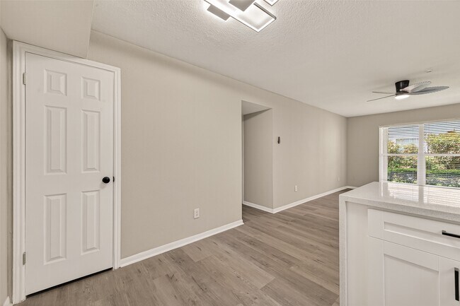 Building Photo - 1860 White Oak Dr