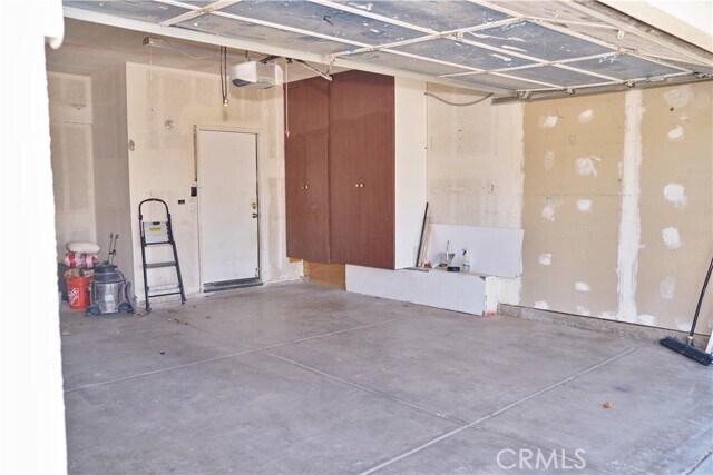 Building Photo - 8920 Breckenridge Ave