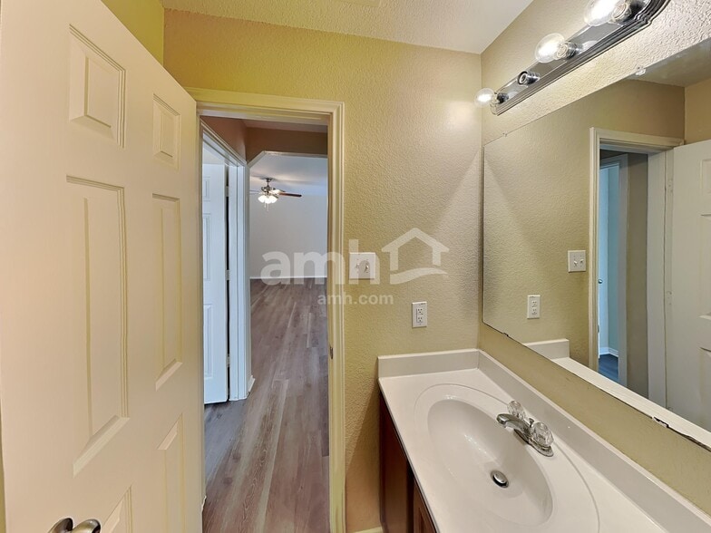 Building Photo - 12322 Mountain Pne