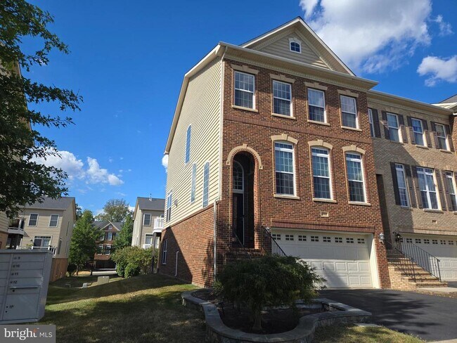 Building Photo - 25550 Oak Medley Terrace