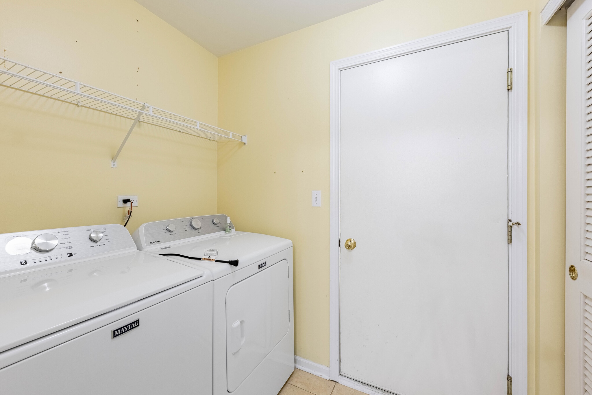 laundry - 2965 Stockton Ct