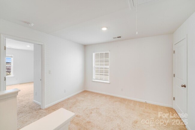 Building Photo - 3255 Winesap Dr