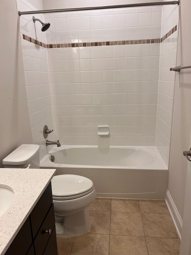 Building Photo - 818 Oval Park Ln