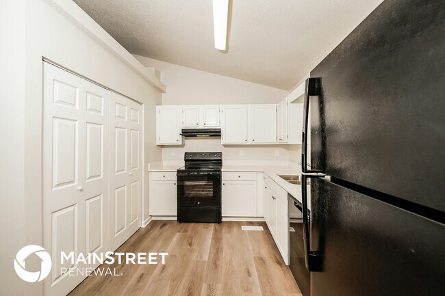 Building Photo - 4852 Shady View Dr