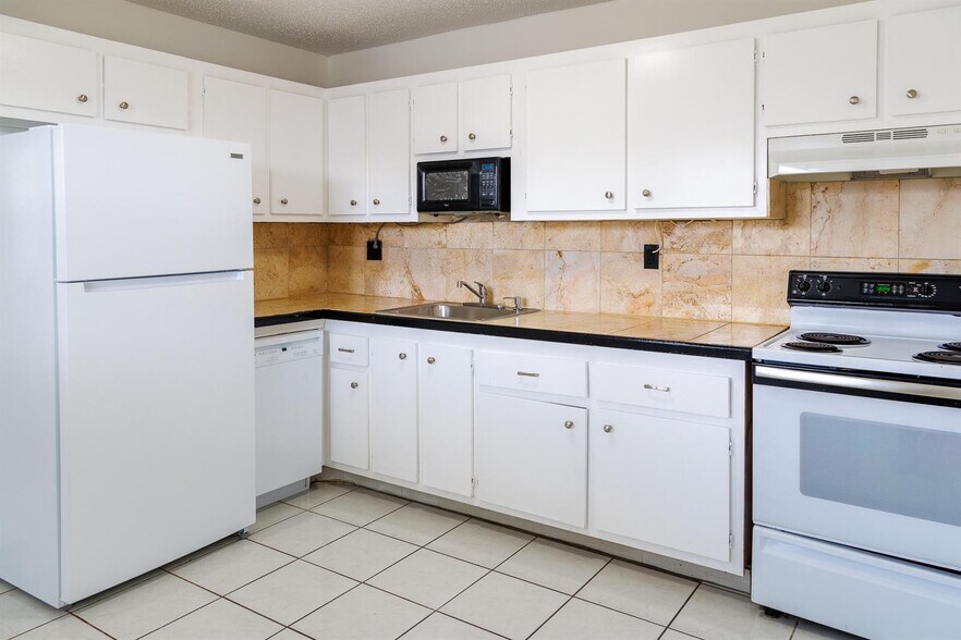 Building Photo - 6211 SW 37th St