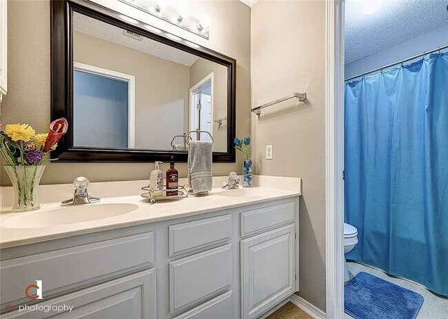 Building Photo - 1701 Signature Dr