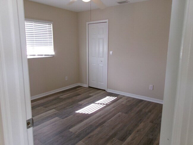Building Photo - 1709 NW 36th Pl