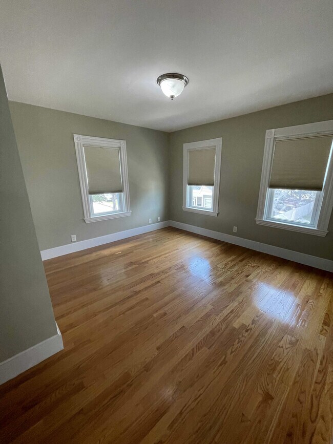 Building Photo - 15 Charles Street Ave