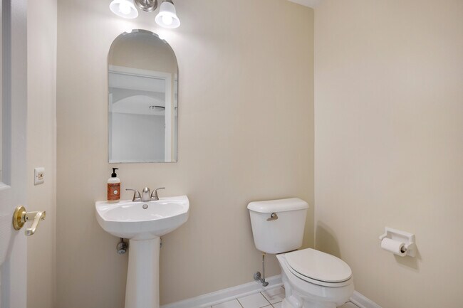 Building Photo - 2234 Seaver Ln