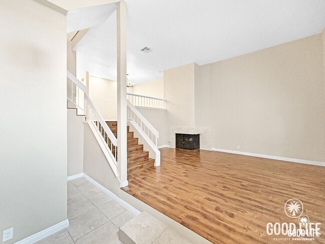 Building Photo - Beautiful 3B/2.5BA W/ Attached 2 Car Garage, A/C, & W/D in La Jolla!