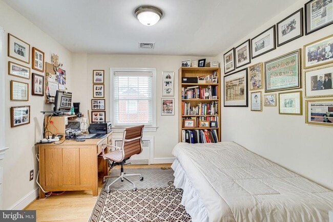 Building Photo - 609 Upland Pl