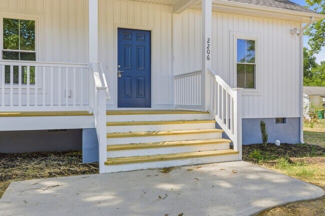 Building Photo - 2206 Grant St