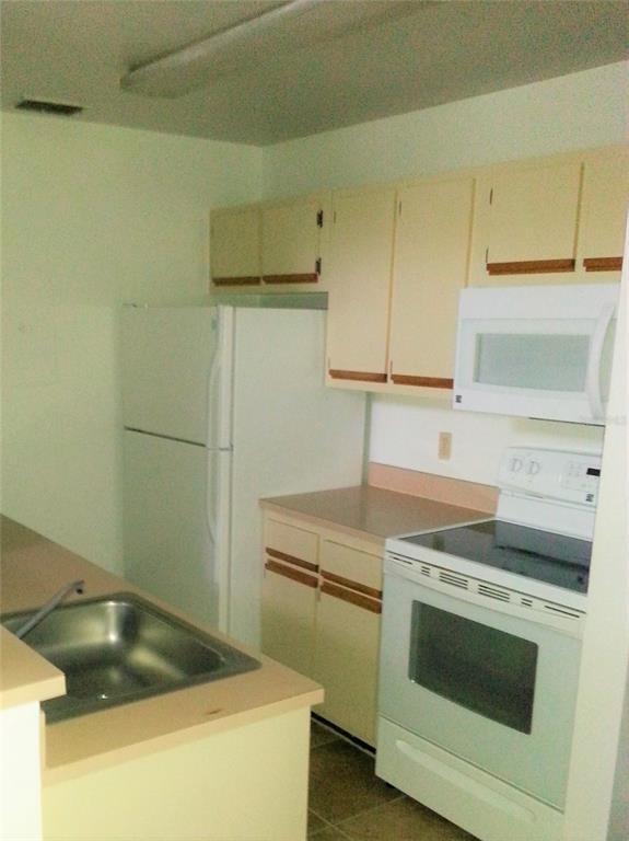 Building Photo - 6028 Westgate Dr