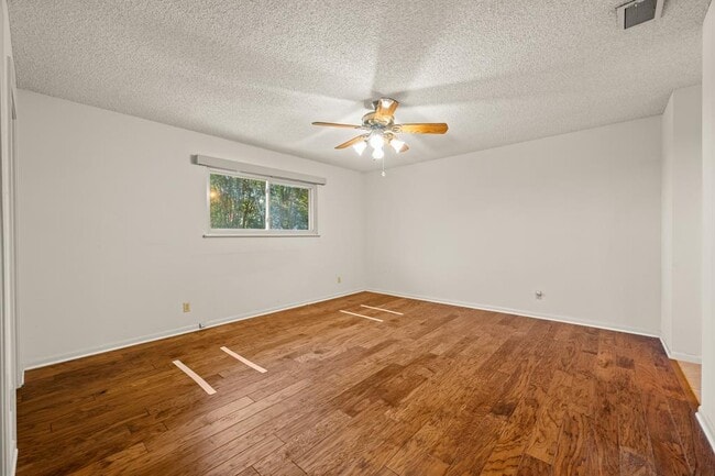 Building Photo - 6501 Mesa Dr
