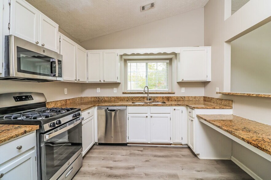 Building Photo - 3103 Waterford Ct